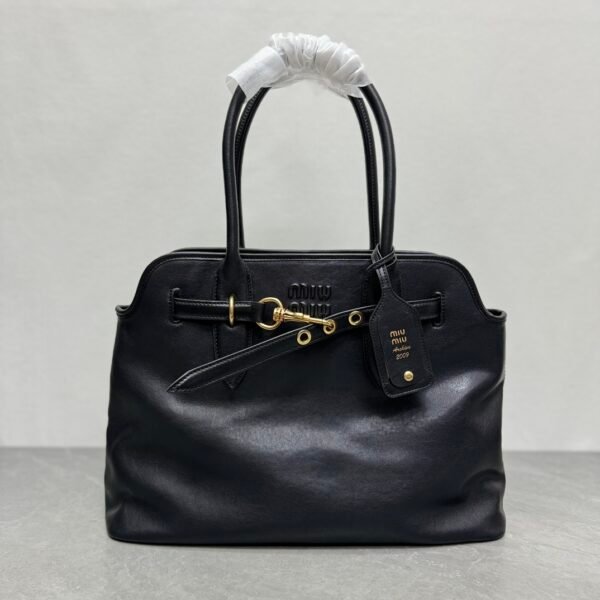 Size: 31 x 40 x 13cm