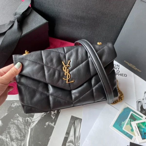 LOULOU PUFFER Lambskin bag Size：23x15.5x5.8cm Model：620333