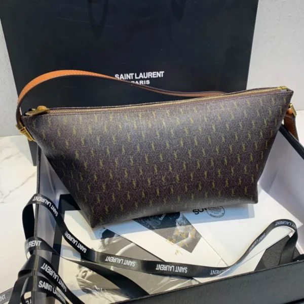 Dumpling bag Model: 667490 Size: 36x14.5x15.5cm