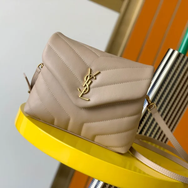 LOULOU PUFFER Lambskin bag Size: 23x15.5x5.8cm Model: 620333