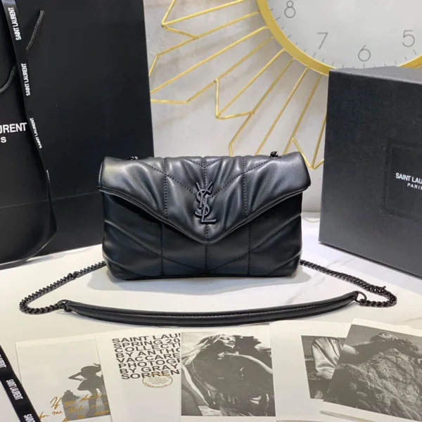 LOULOU PUFFER Lambskin bag Size: 23x15.5x5.8cm Model: 620333