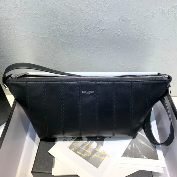 Backpack Model: 667490 Size: 15*36*14.5cm