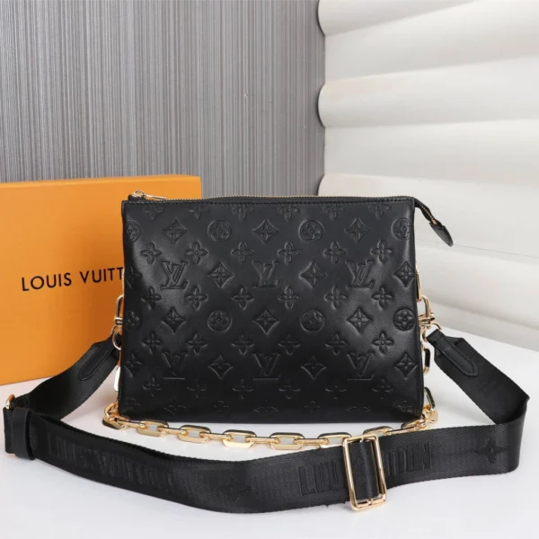 Louis Vuitton Model: 57790 Size: 26x20x12cm