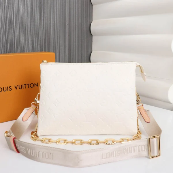 Louis Vuitton Model: 57790 Size: 26x20x12cm