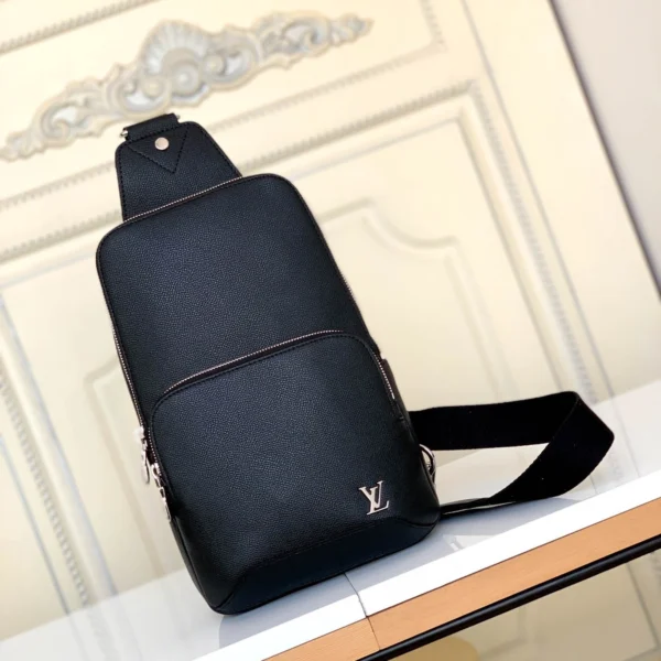 Louis Vuitton Size: 20.0 x 31.0 x 10.0 cm