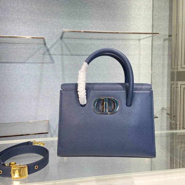 30 Montaigne Product Range Size 25x19x12cm