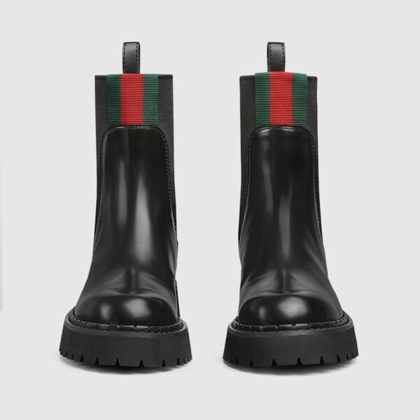 Womens boot with Web