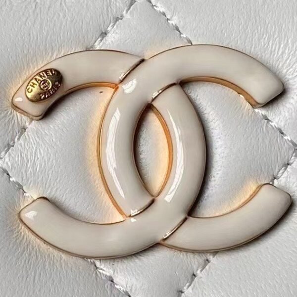 Chanel AP3940 Lambskin Cosmetic Bag Shiny Lambskin Enamel & Gold Metal White