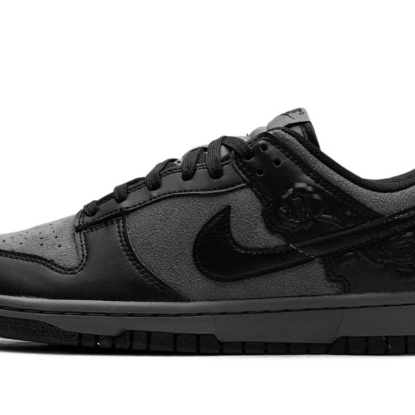 Dunk Low WMNS "Black Roses" HF1986 001
