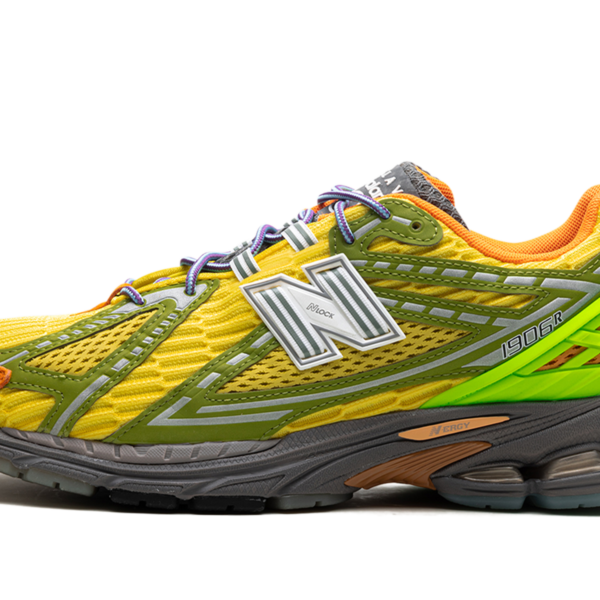 1906R "Action Bronson - Scorpius" M1906RBR