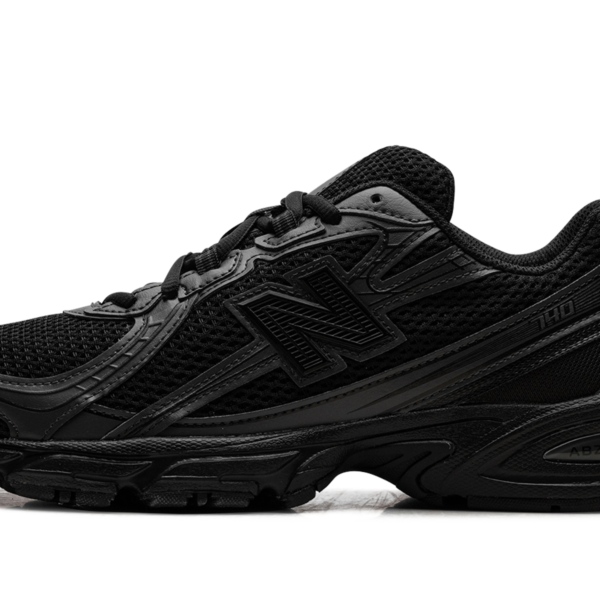 740 "Triple Black" U740BO2