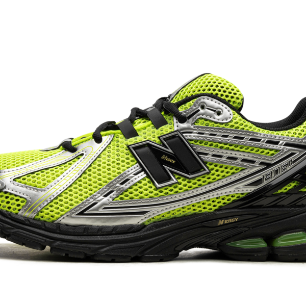 1906R "Volt / Black" M1906RCG