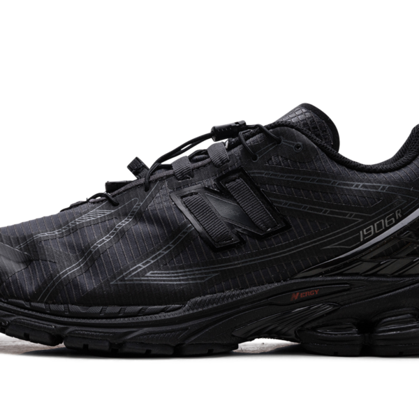 1906R "Black Magnet" M1906RNB